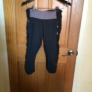 Lululemon Athletica Ruched Capri Size 6